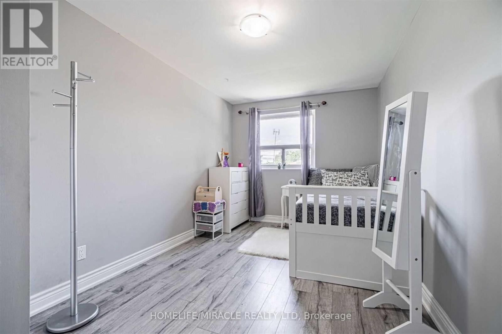 Main - 49 Tinton Crescent, Toronto, Ontario  M9V 2H9 - Photo 10 - W12607334