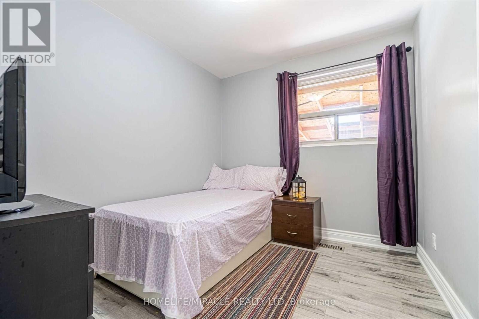 Main - 49 Tinton Crescent, Toronto, Ontario  M9V 2H9 - Photo 11 - W12607334