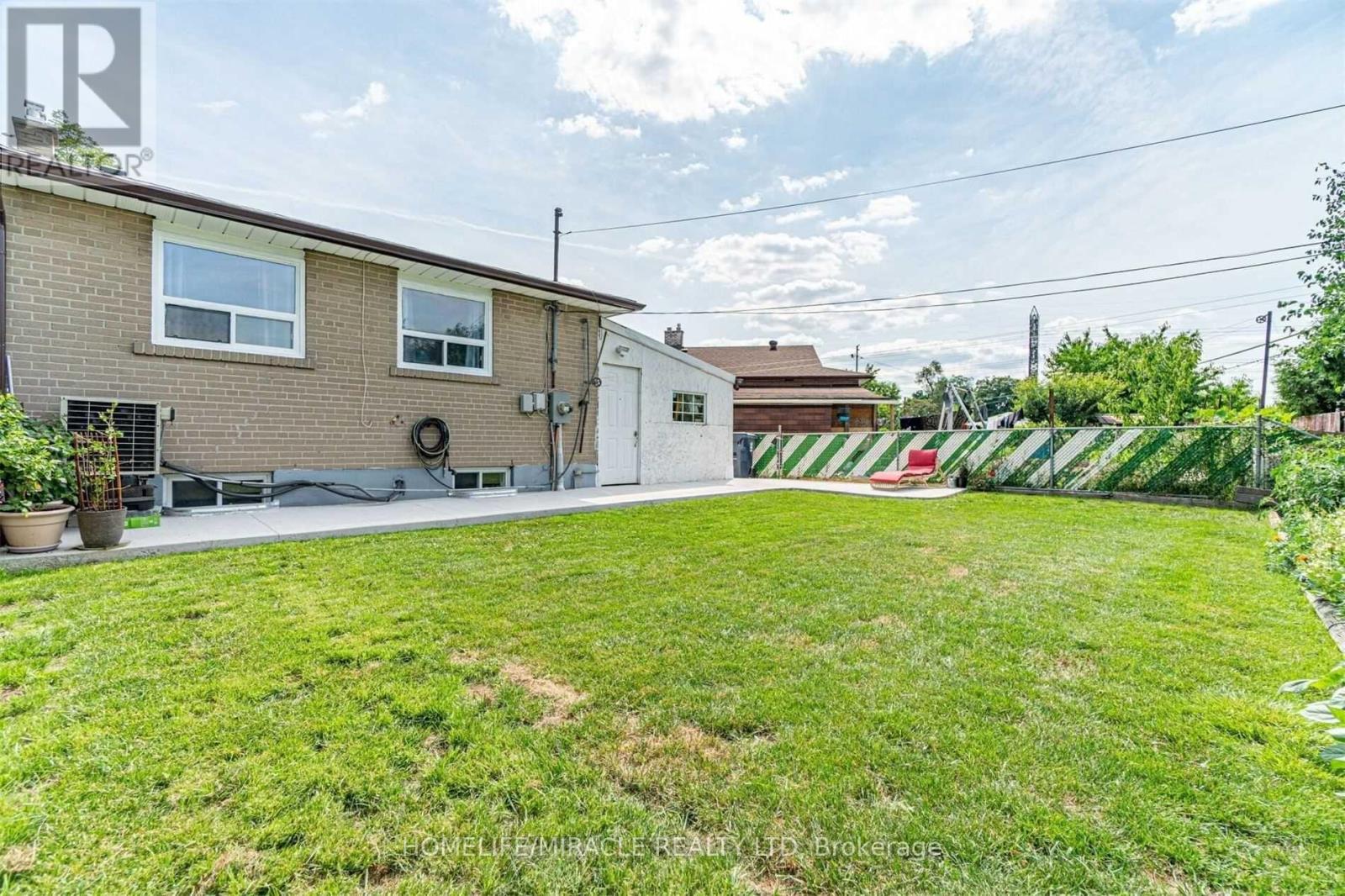 Main - 49 Tinton Crescent, Toronto, Ontario  M9V 2H9 - Photo 12 - W12607334