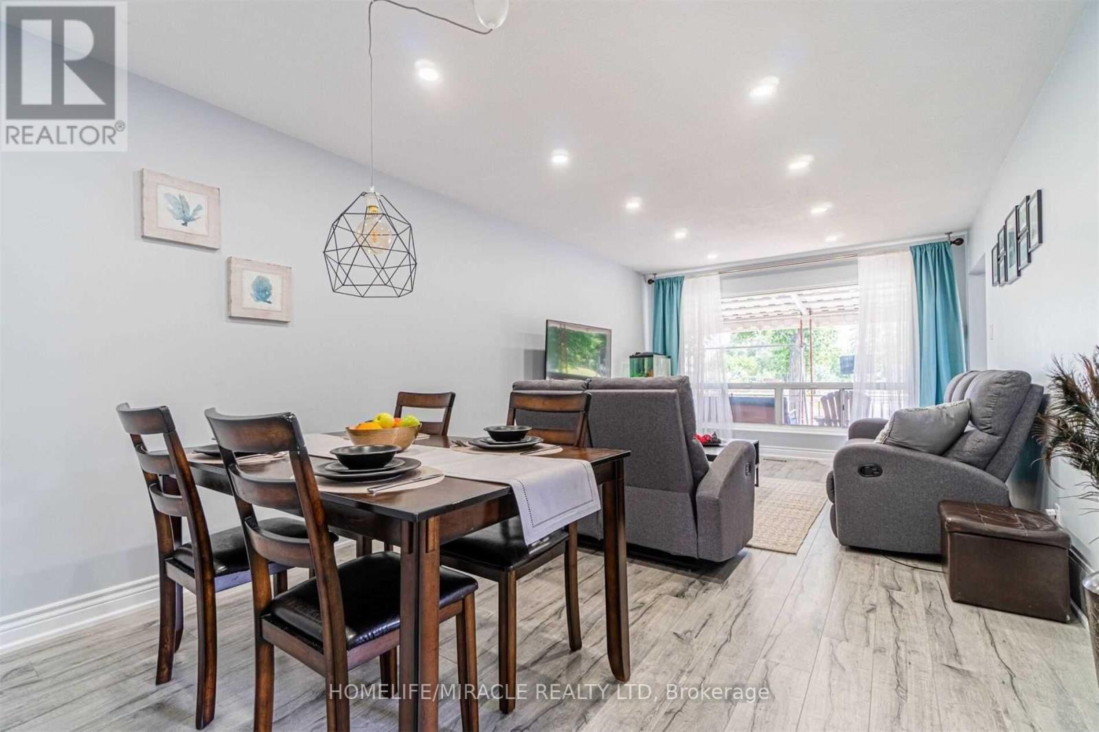 Main - 49 Tinton Crescent, Toronto, Ontario  M9V 2H9 - Photo 3 - W12607334