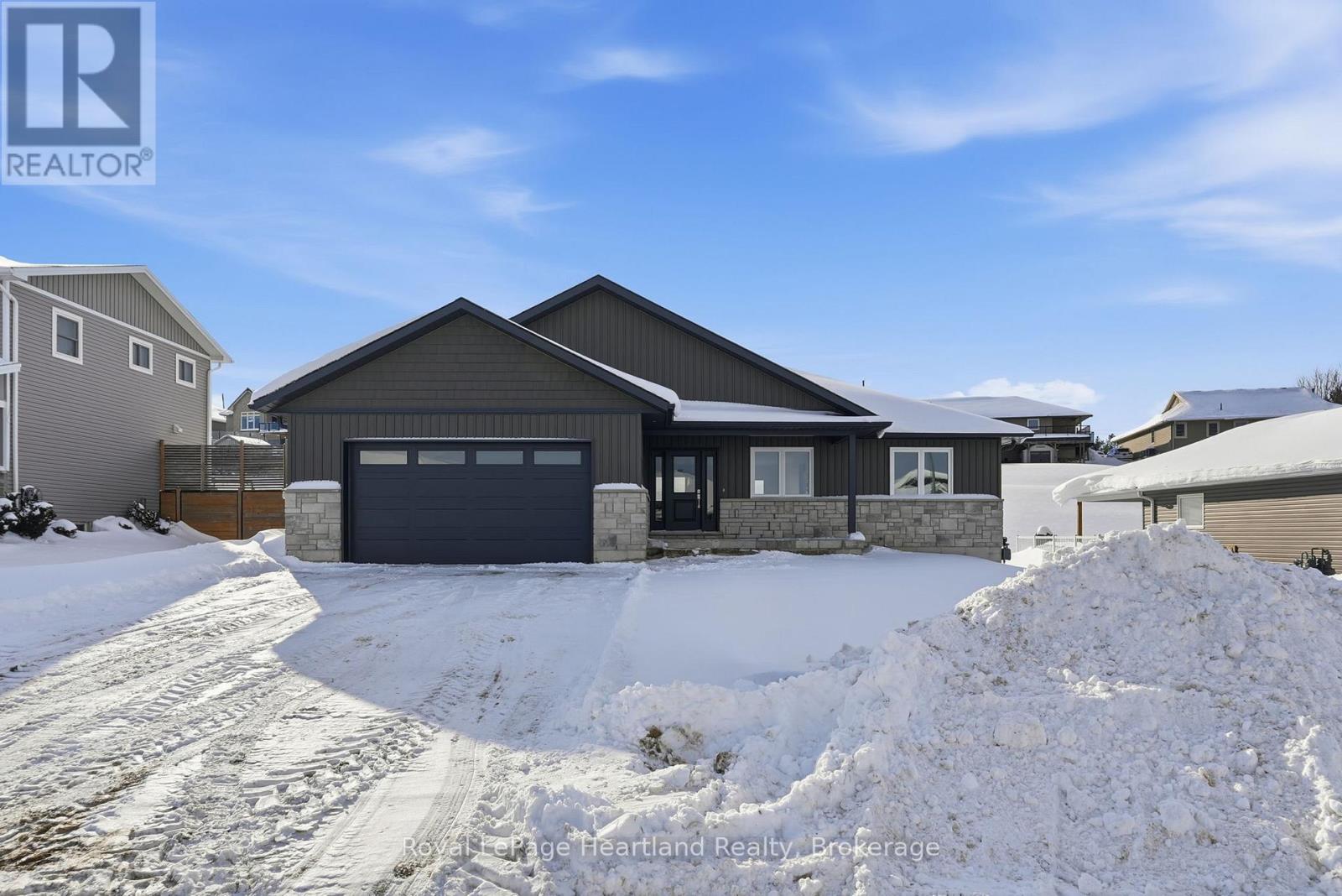 6 Noeckerville Hill Drive, South Bruce, Ontario  N0G 2J0 - Photo 1 - X12502748