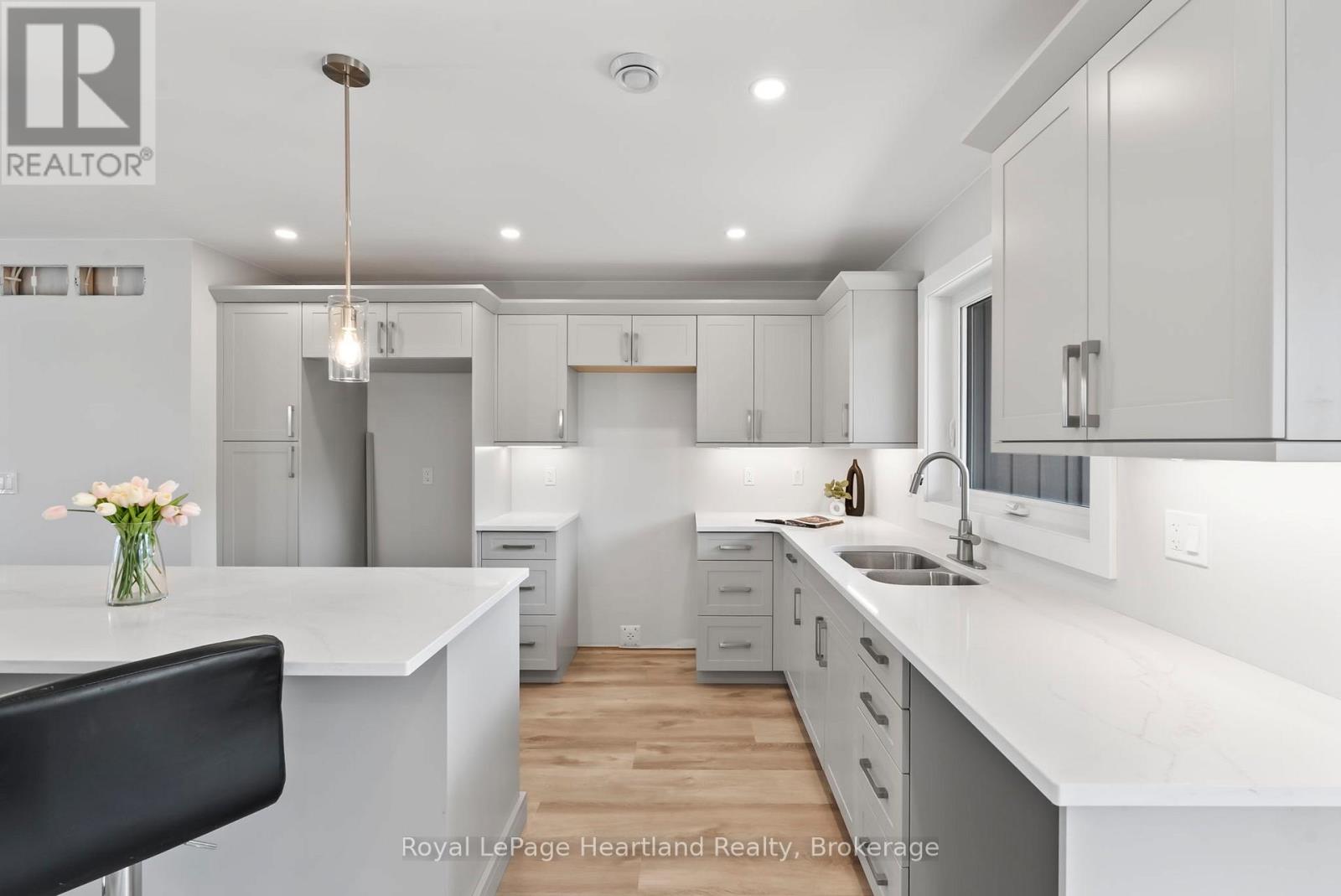 6 Noeckerville Hill Drive, South Bruce, Ontario  N0G 2J0 - Photo 12 - X12502748