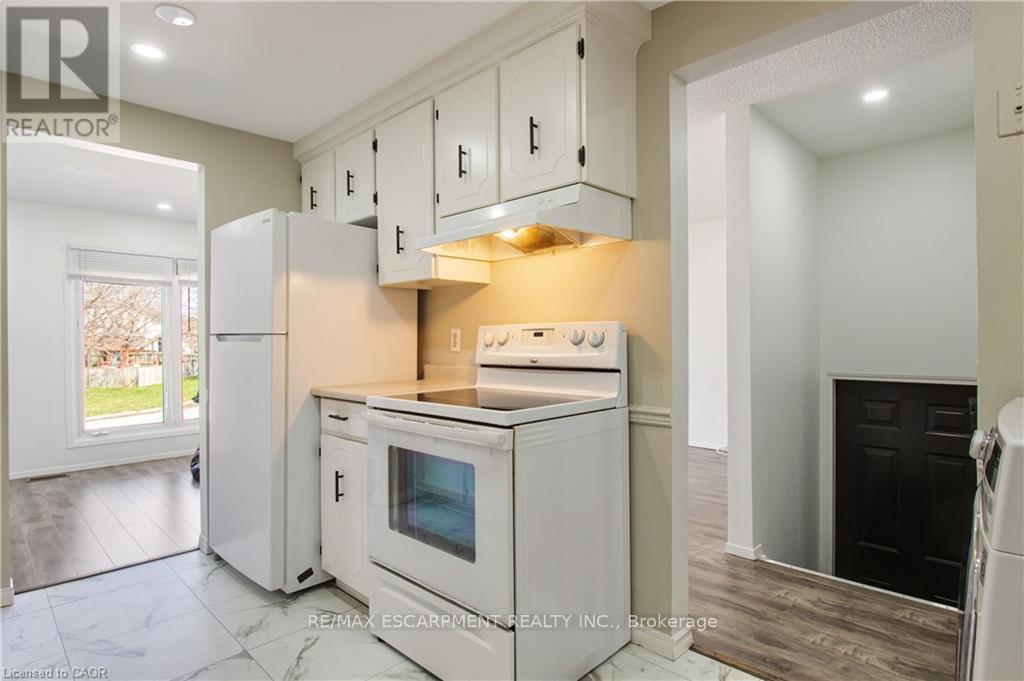 Upper - 24 Tara Crescent, Thorold (Confederation Heights), Ontario  L2V 4M1 - Photo 10 - X12607324