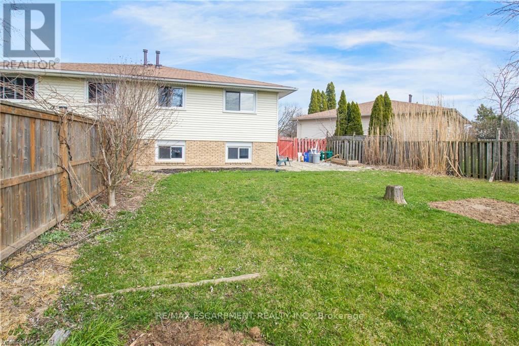 Upper - 24 Tara Crescent, Thorold (Confederation Heights), Ontario  L2V 4M1 - Photo 22 - X12607324