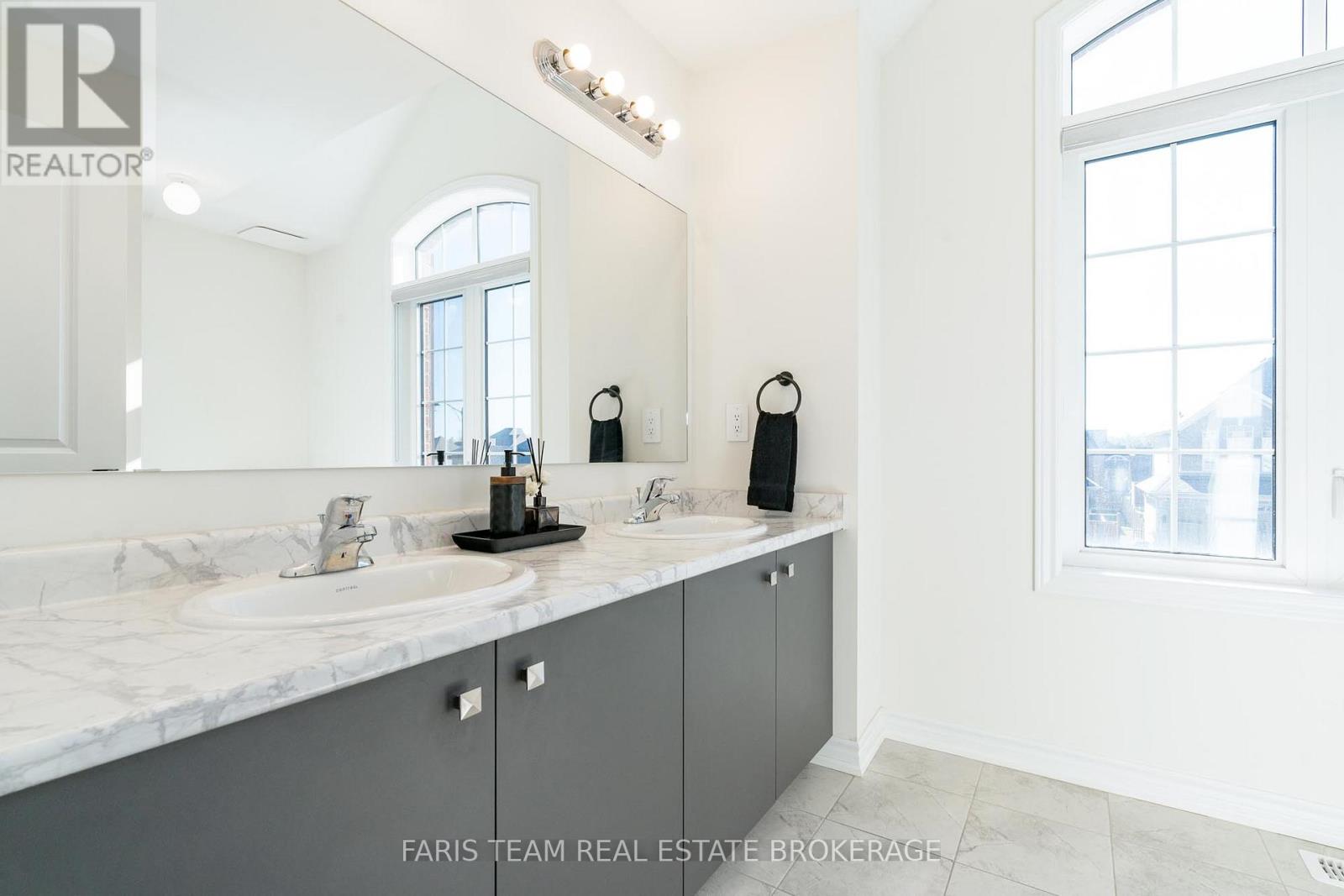 58 Sanford Circle, Springwater, Ontario  L9X 2A9 - Photo 35 - S12496740