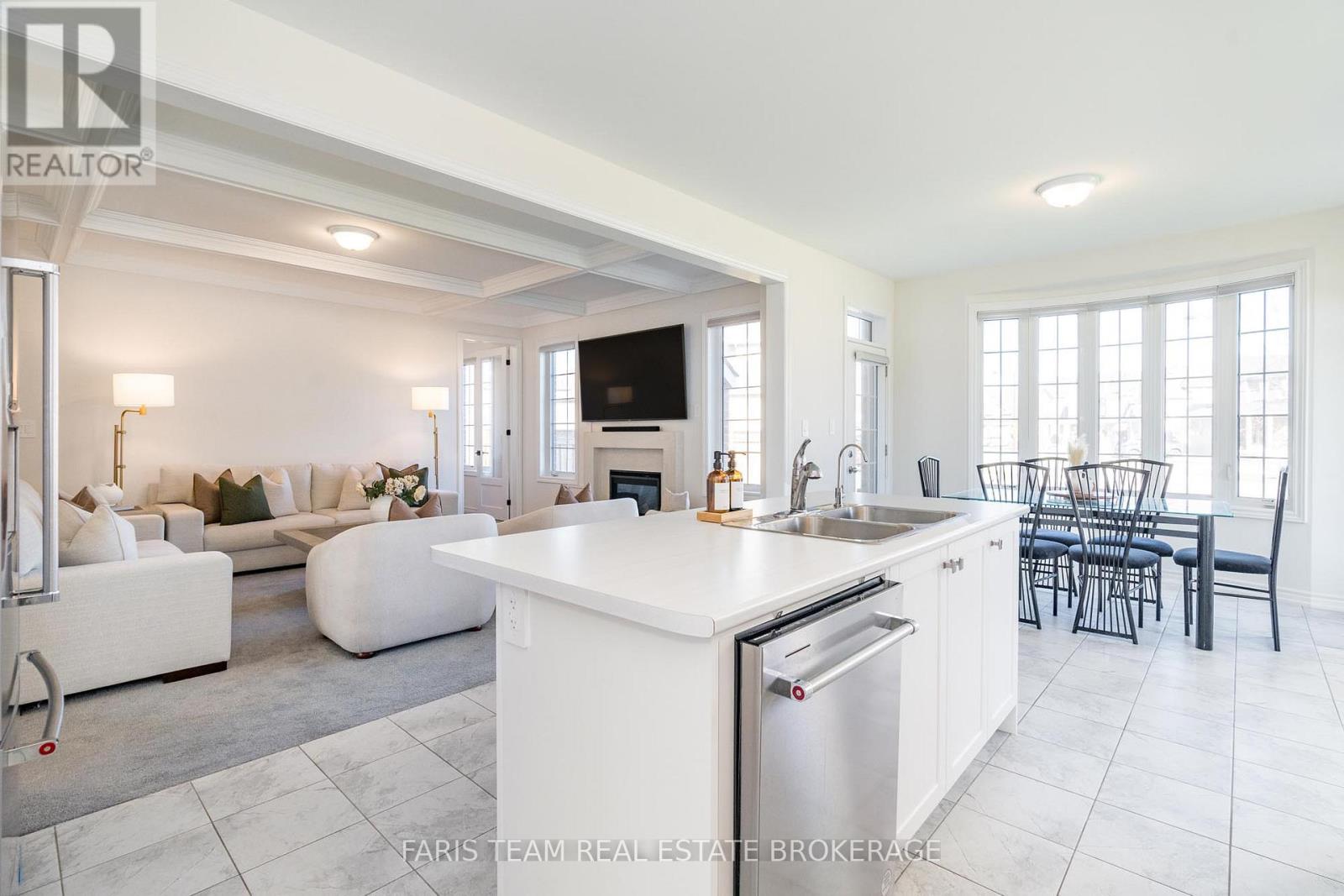 58 Sanford Circle, Springwater, Ontario  L9X 2A9 - Photo 12 - S12496740