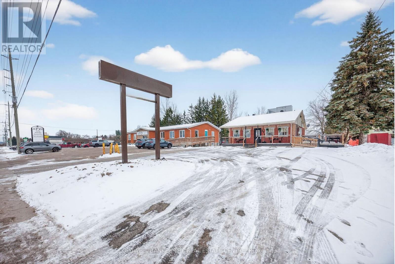 56 Yonge Street S, Springwater, Ontario  L0L 1P0 - Photo 2 - S12597754