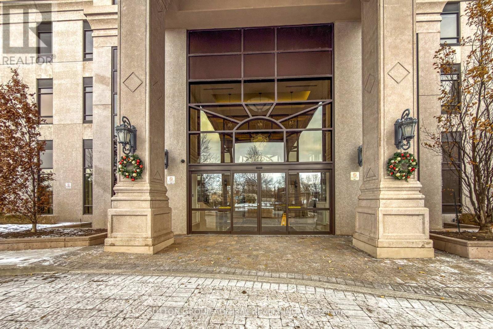 1016 - 9255 Jane Street, Vaughan, Ontario  L6A 0K1 - Photo 2 - N12526210