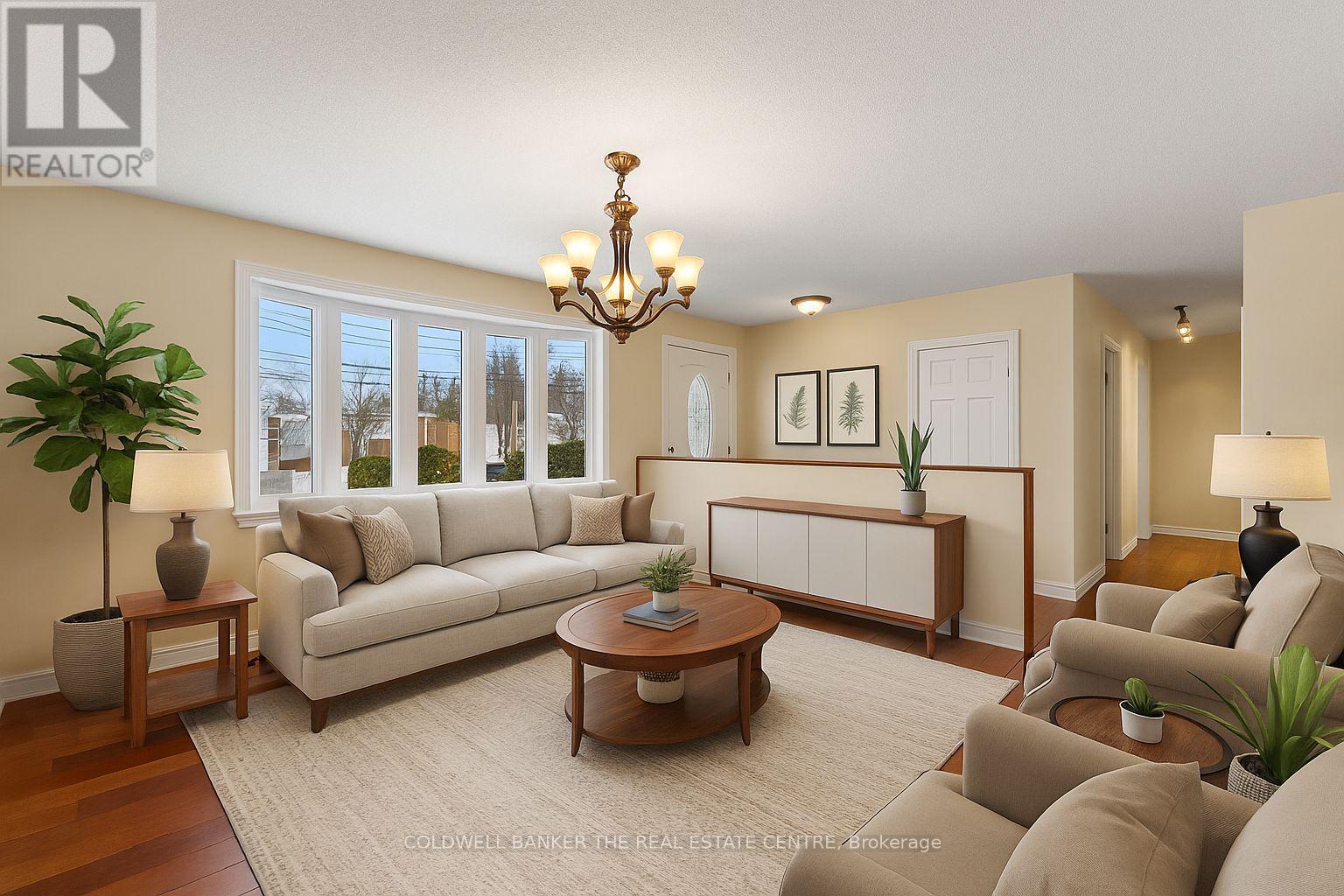 19 Farr Avenue, East Gwillimbury, Ontario  L0G 1V0 - Photo 5 - N12605996