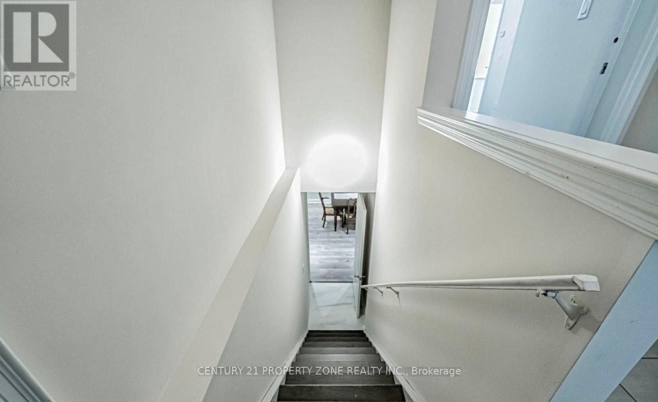 39 Lampman Crescent, Brampton, Ontario  L6X 3A3 - Photo 1 - W12607248