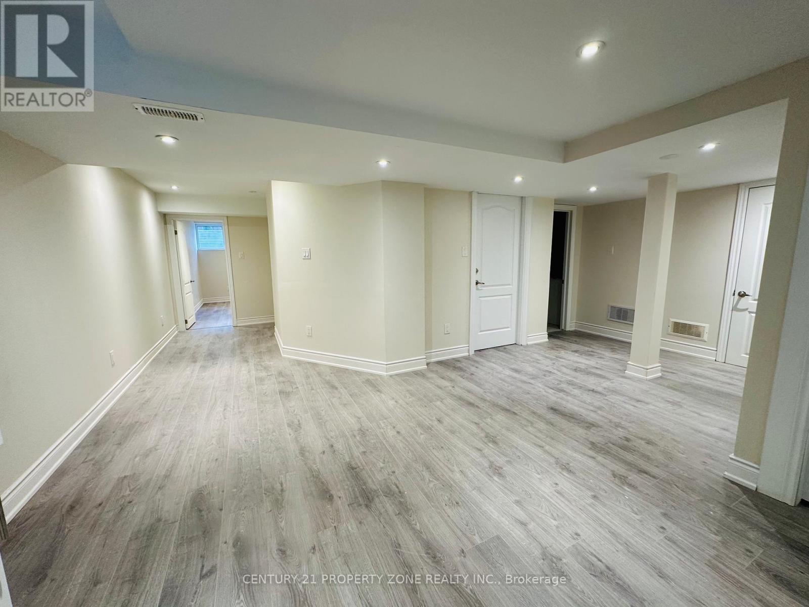 39 Lampman Crescent, Brampton, Ontario  L6X 3A3 - Photo 6 - W12607248