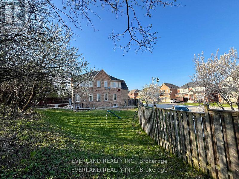 Basement - 38 Kimberly Court, Richmond Hill, Ontario  L4E 4C6 - Photo 2 - N12607398