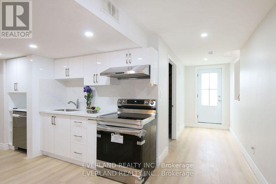 Basement - 38 Kimberly Court, Richmond Hill, Ontario  L4E 4C6 - Photo 6 - N12607398