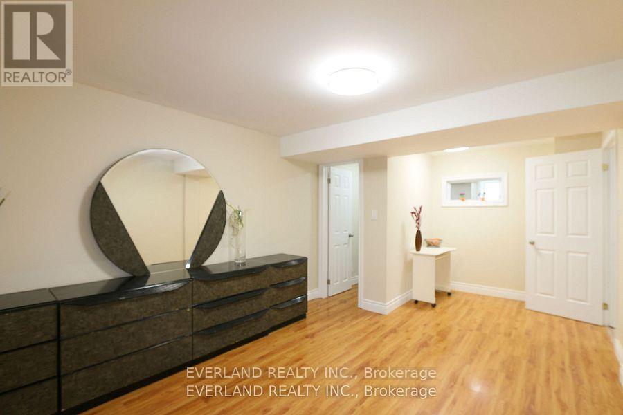 Basement - 38 Kimberly Court, Richmond Hill, Ontario  L4E 4C6 - Photo 8 - N12607398