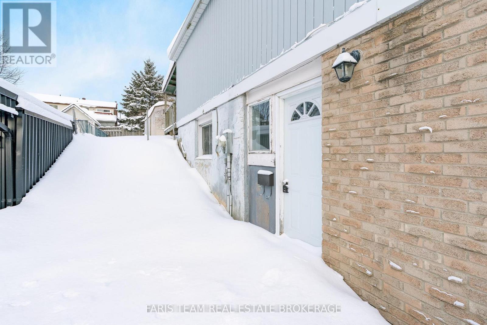 50 Browning Trail, Barrie, Ontario  L4N 4Z5 - Photo 3 - S12607372