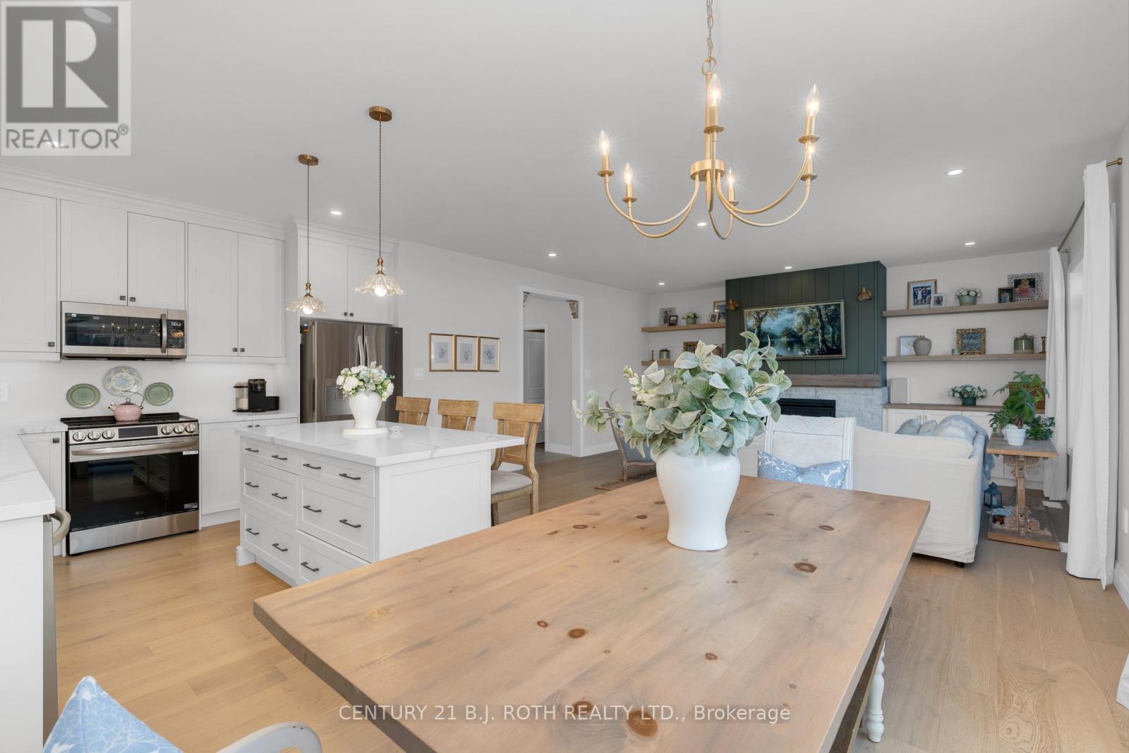 19 Rowley Crescent, Springwater (Elmvale), Ontario  L0L 1P0 - Photo 12 - S12607374