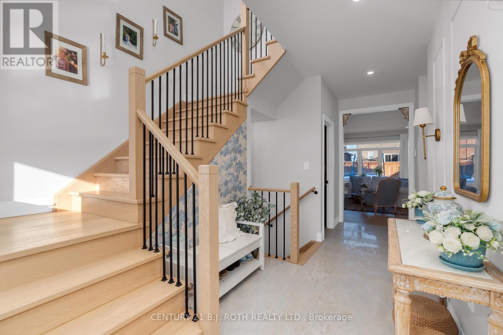 19 Rowley Crescent, Springwater (Elmvale), Ontario  L0L 1P0 - Photo 6 - S12607374