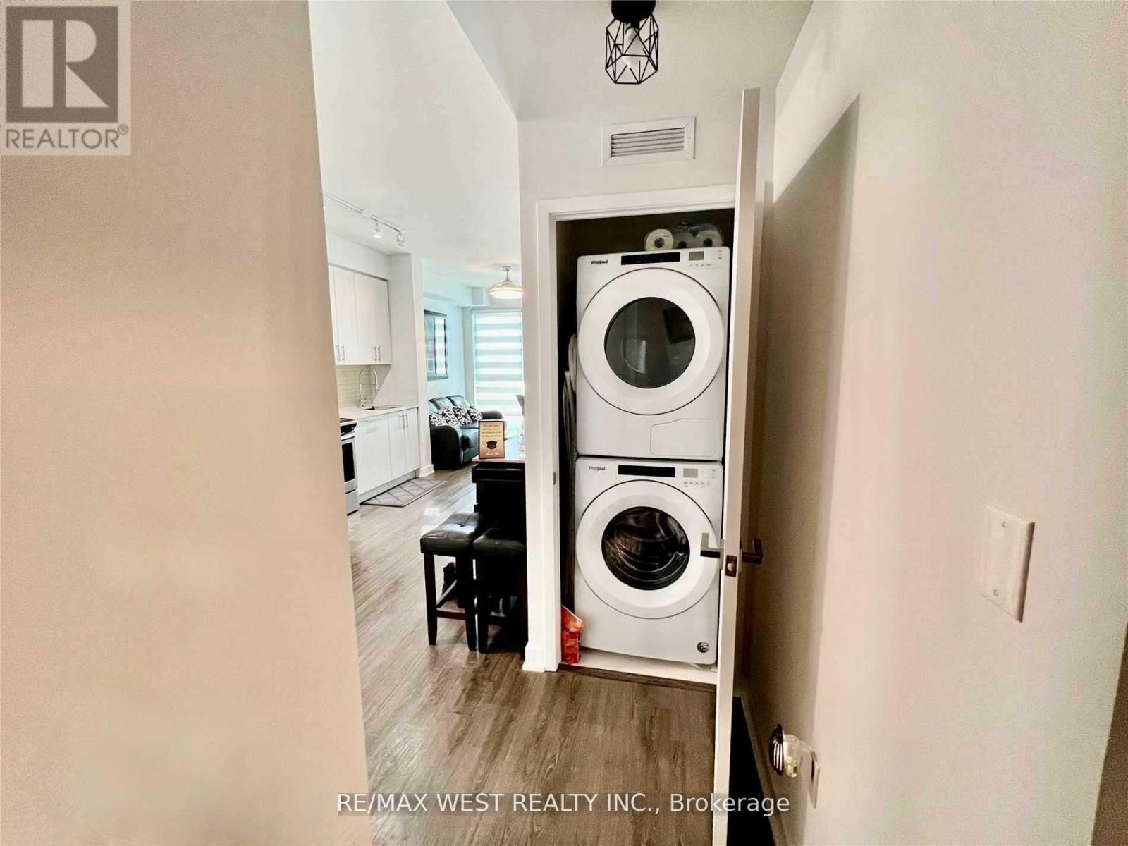 1606 - 4085 Parkside Village Drive, Mississauga, Ontario  L5B 0K9 - Photo 12 - W12607386