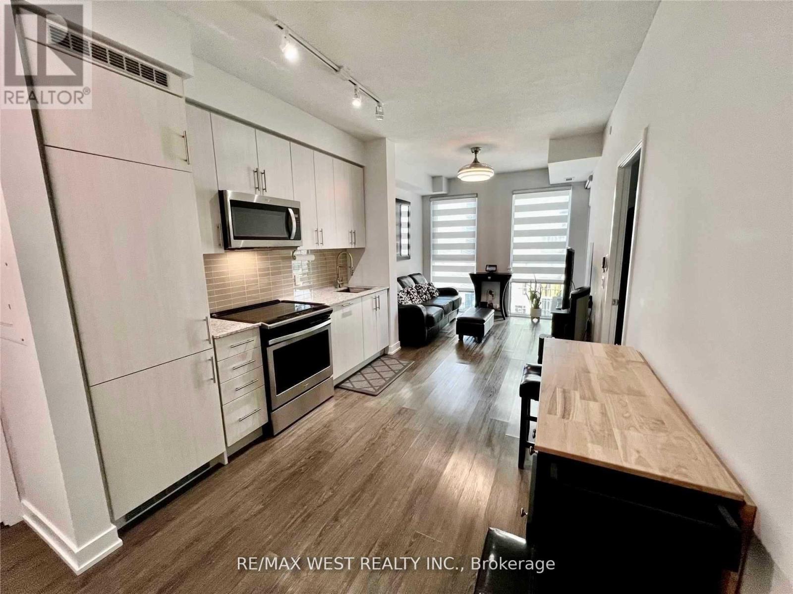 1606 - 4085 Parkside Village Drive, Mississauga, Ontario  L5B 0K9 - Photo 2 - W12607386