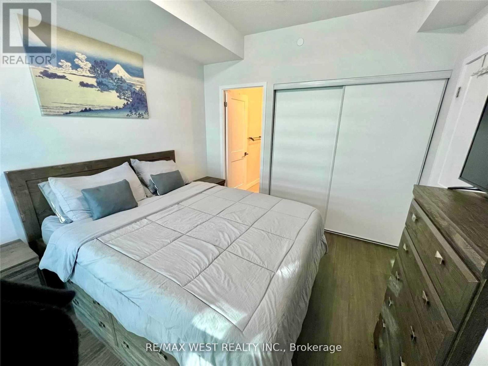 1606 - 4085 Parkside Village Drive, Mississauga, Ontario  L5B 0K9 - Photo 7 - W12607386