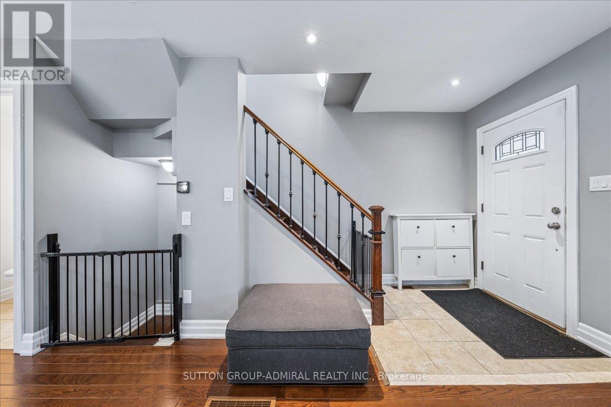 11 Bowie Avenue, Toronto, Ontario  M6E 2P1 - Photo 11 - W12607392