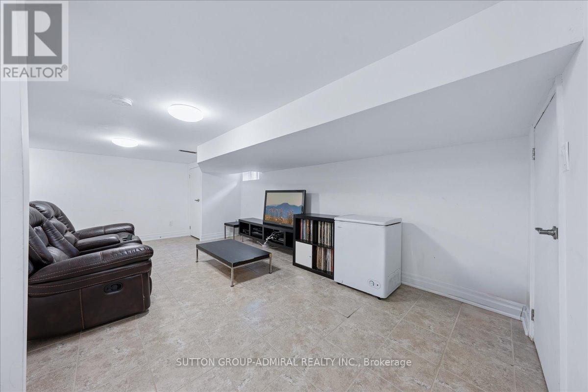 11 Bowie Avenue, Toronto, Ontario  M6E 2P1 - Photo 31 - W12607392