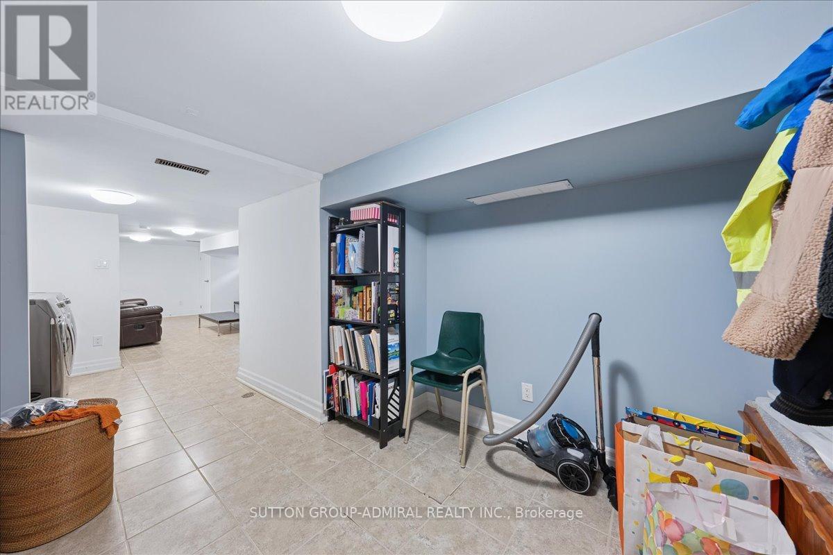 11 Bowie Avenue, Toronto, Ontario  M6E 2P1 - Photo 33 - W12607392