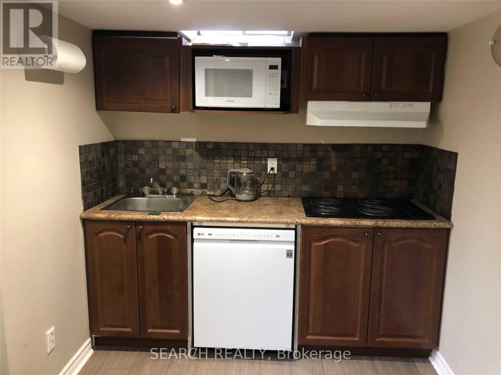 Bsmt - 3195 Polo Place, Mississauga, Ontario  L5M 6L1 - Photo 7 - W12607404