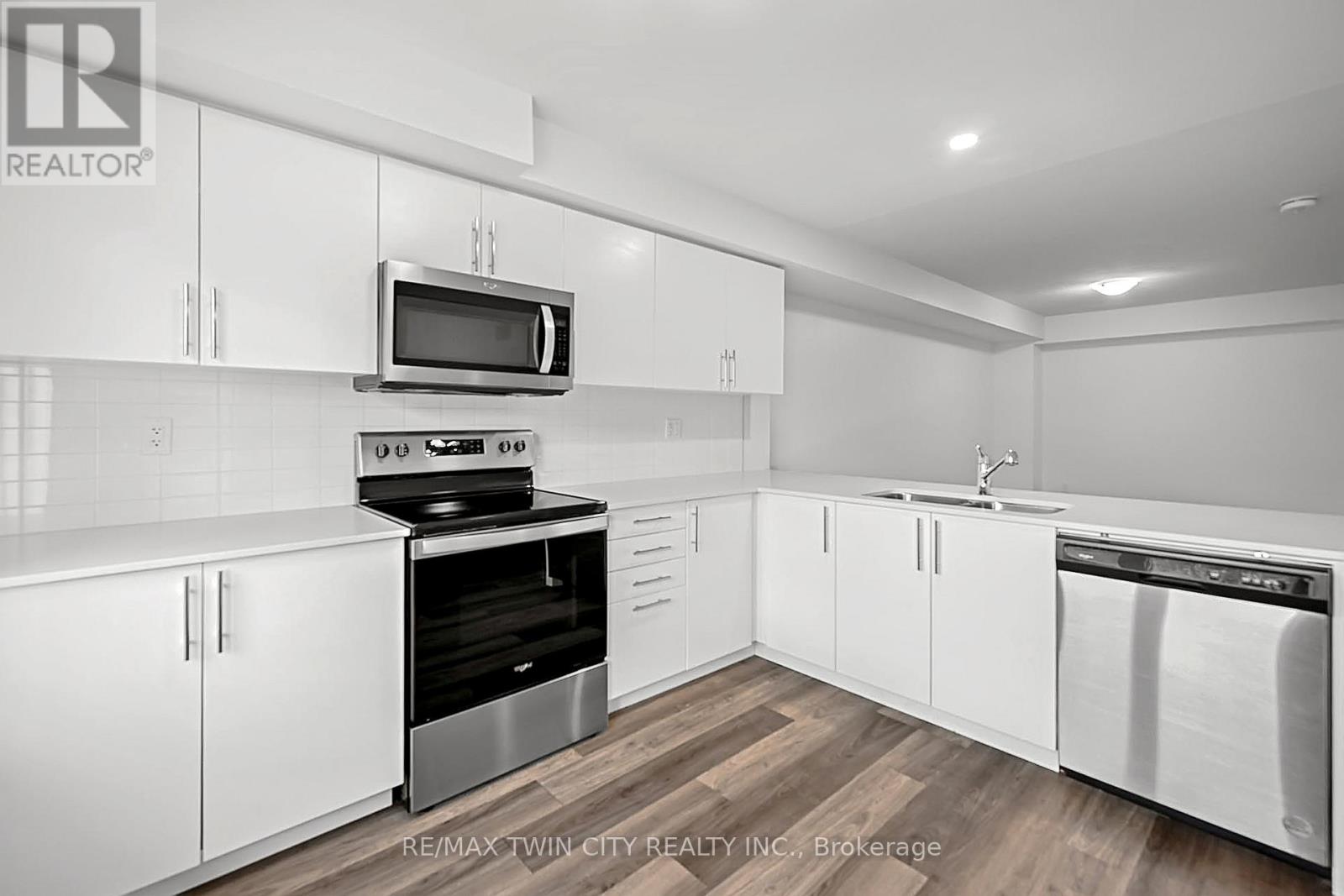 12 - 205 West Oak Trail, Kitchener, Ontario  N2R 0R9 - Photo 13 - X12607384