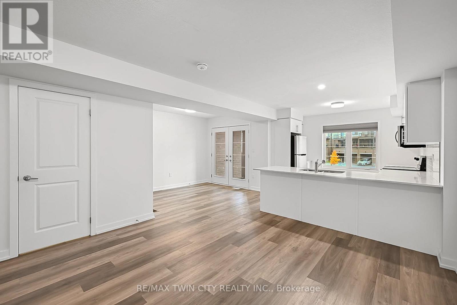 12 - 205 West Oak Trail, Kitchener, Ontario  N2R 0R9 - Photo 16 - X12607384