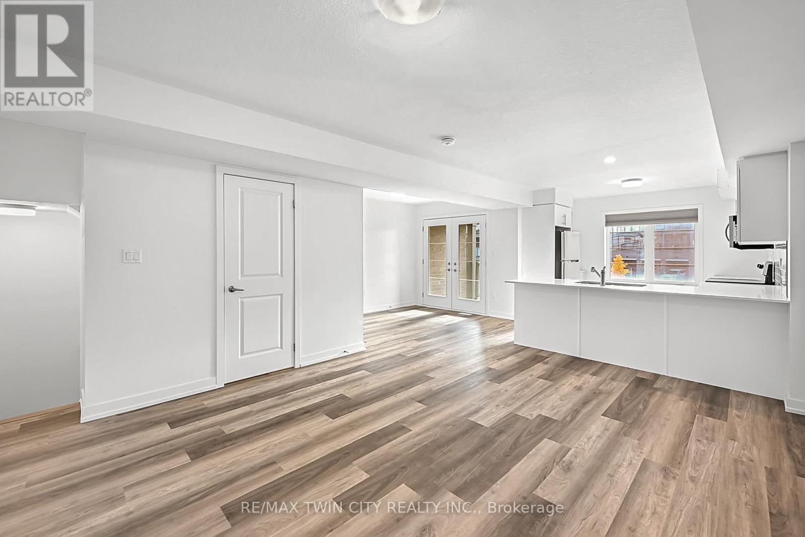 12 - 205 West Oak Trail, Kitchener, Ontario  N2R 0R9 - Photo 18 - X12607384