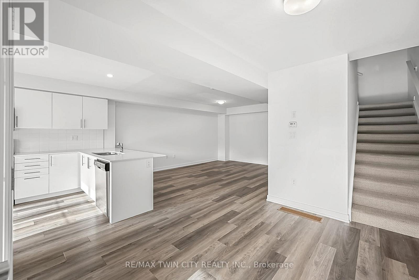 12 - 205 West Oak Trail, Kitchener, Ontario  N2R 0R9 - Photo 20 - X12607384