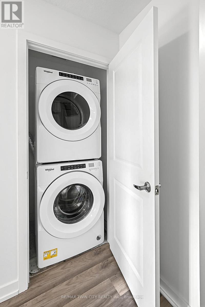 12 - 205 West Oak Trail, Kitchener, Ontario  N2R 0R9 - Photo 24 - X12607384