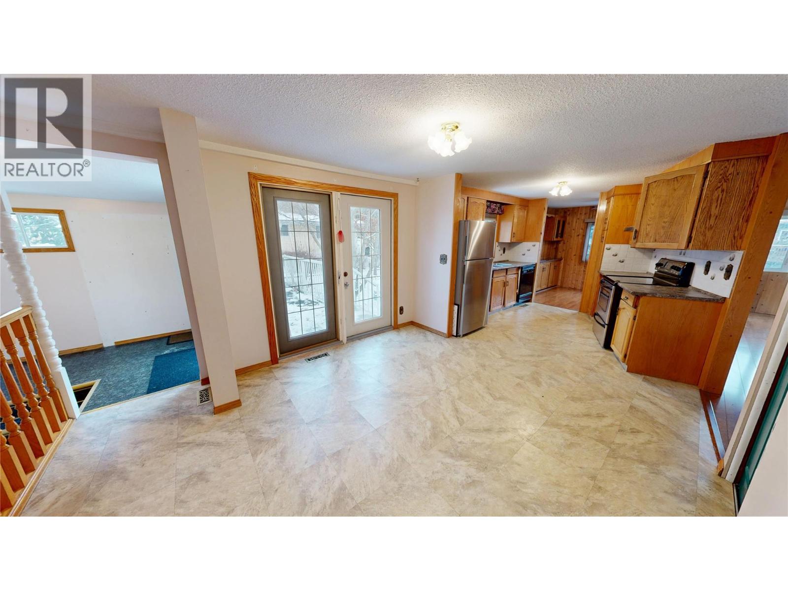 7516 Columbia Avenue, Radium Hot Springs, British Columbia  V0A 1M0 - Photo 3 - 10357048