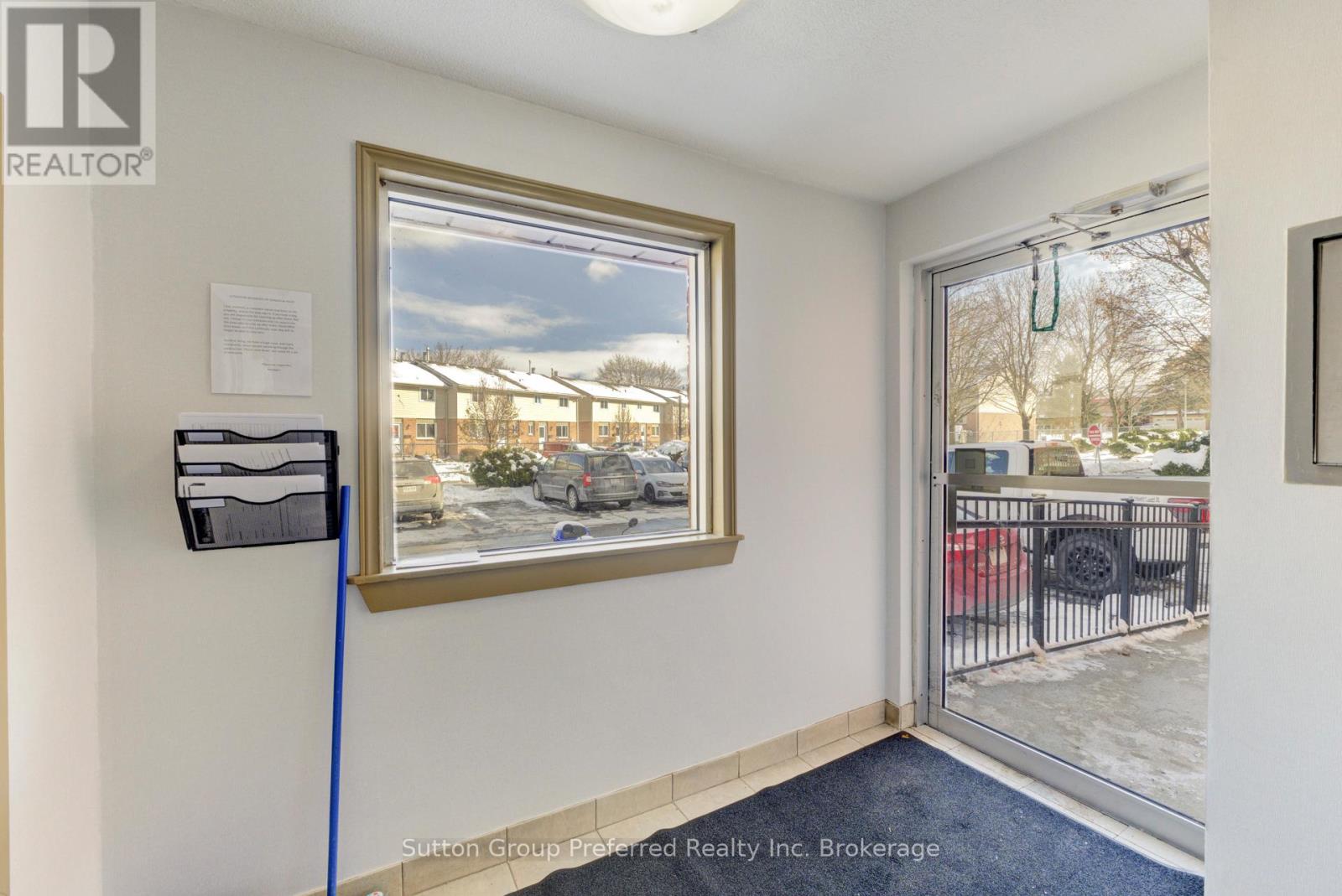 35 - 64 Hiawatha Road, Woodstock, Ontario  N4T 1P4 - Photo 5 - X12290625