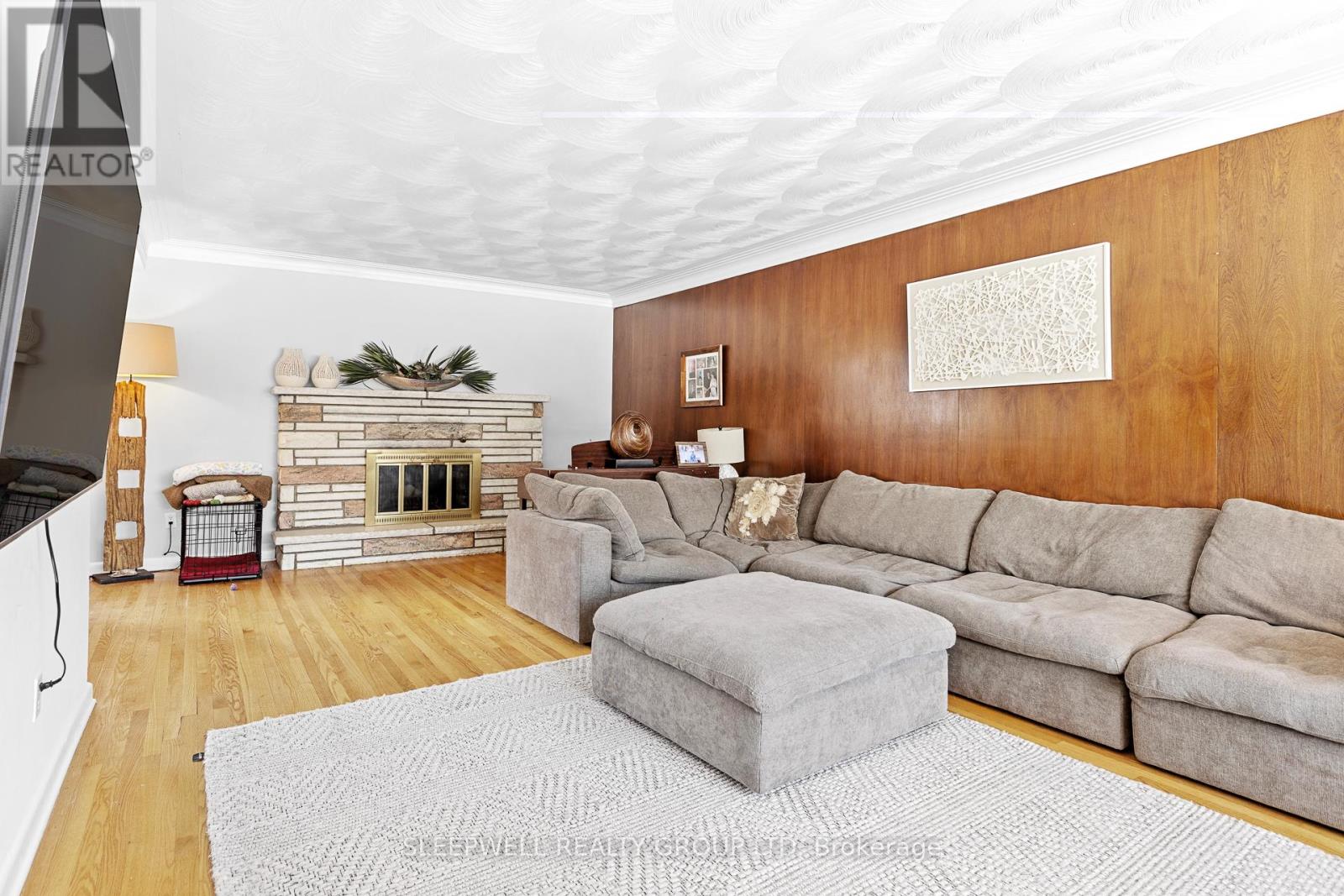 1874 Rideau Garden Drive, Ottawa, Ontario  K1S 1G6 - Photo 2 - X12607430