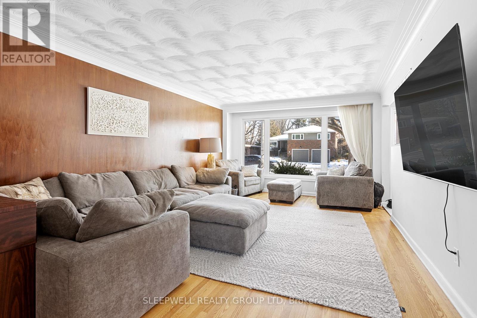 1874 Rideau Garden Drive, Ottawa, Ontario  K1S 1G6 - Photo 3 - X12607430