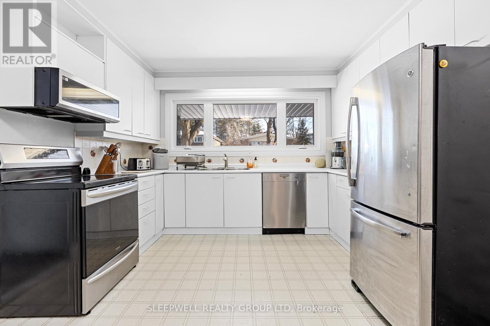 1874 Rideau Garden Drive, Ottawa, Ontario  K1S 1G6 - Photo 6 - X12607430