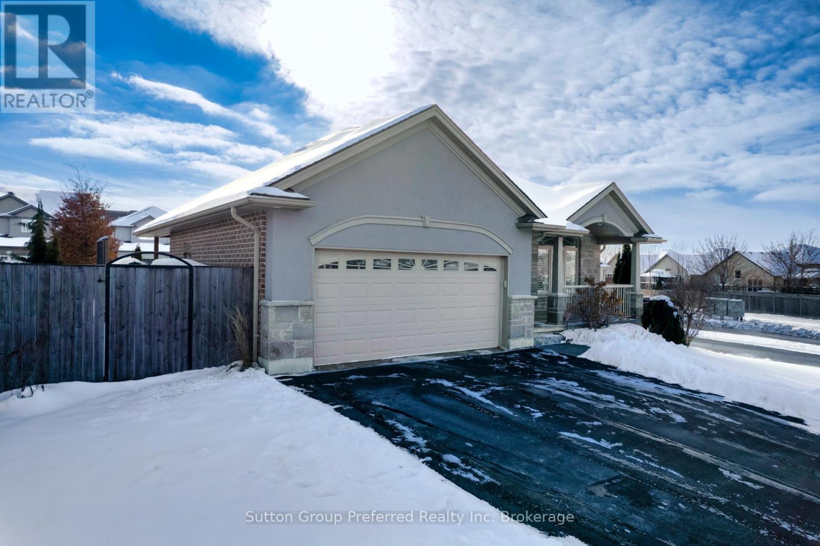 820 Ridgewood Drive, Woodstock (Woodstock - North), Ontario  N4T 0E1 - Photo 2 - X12577950