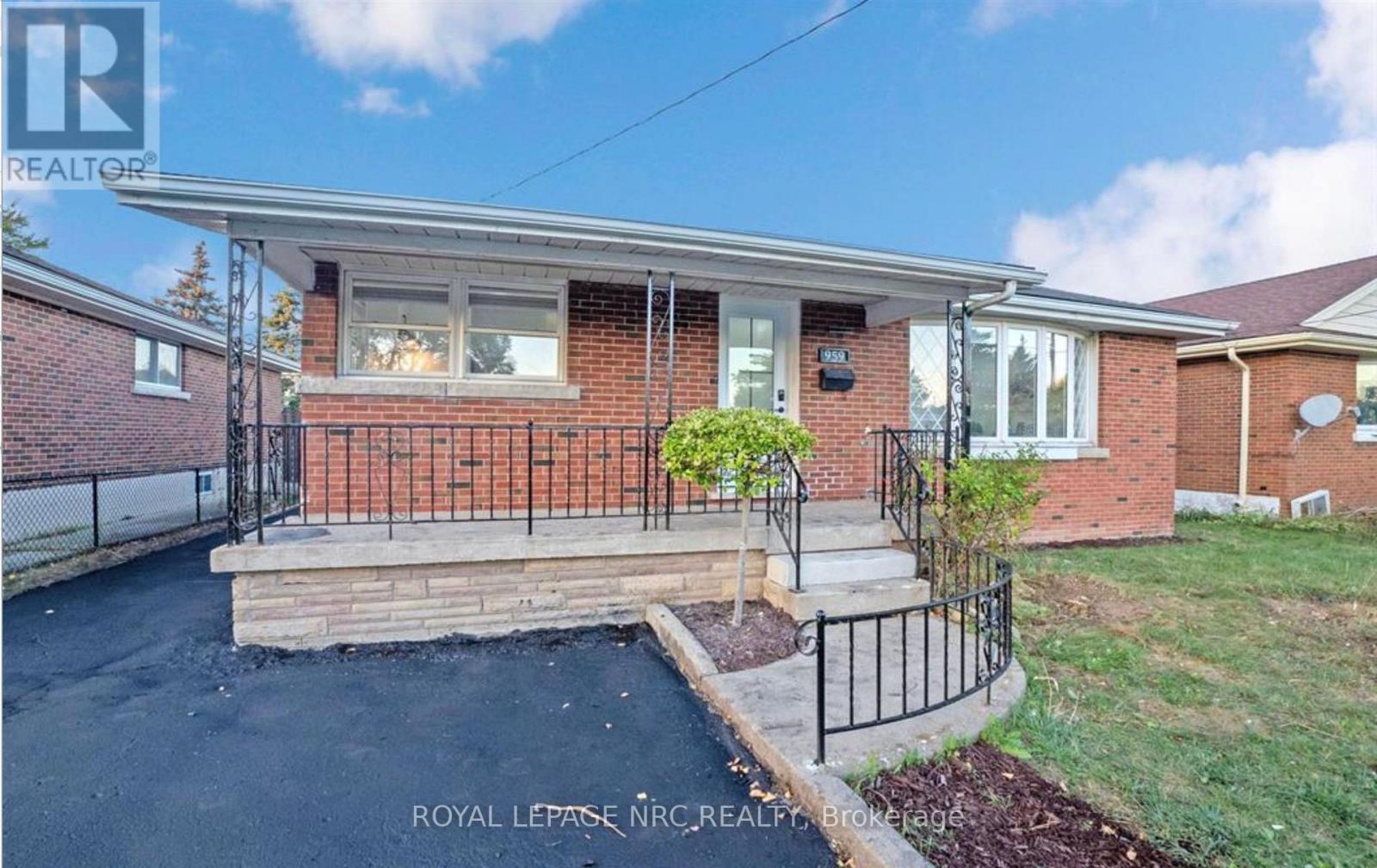 Main - 959 Mohawk Road E, Hamilton, Ontario  L8T 2R9 - Photo 2 - X12607416