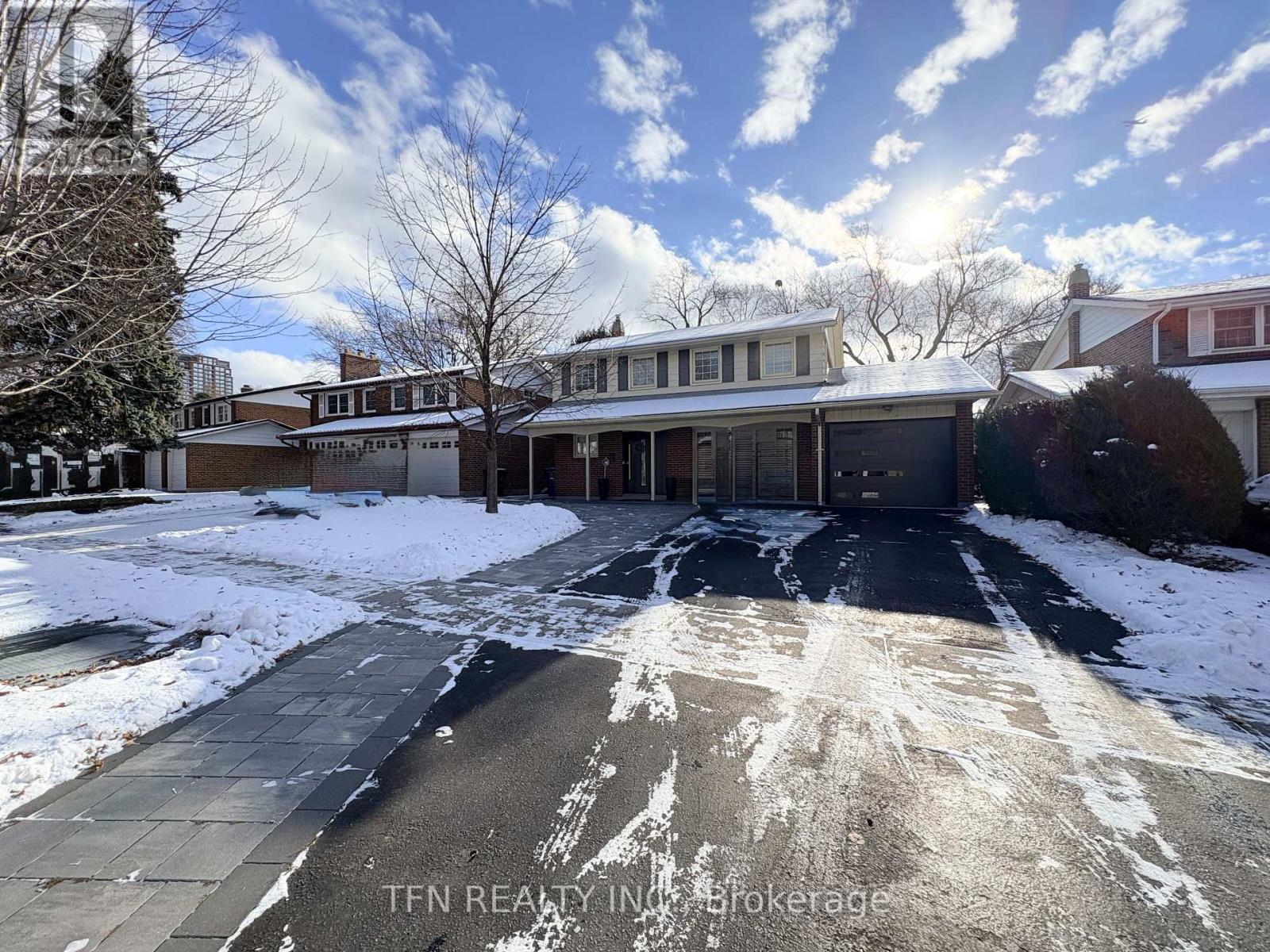 BSMT - 8 RAVENCLIFF CRESCENT, Toronto, Ontario