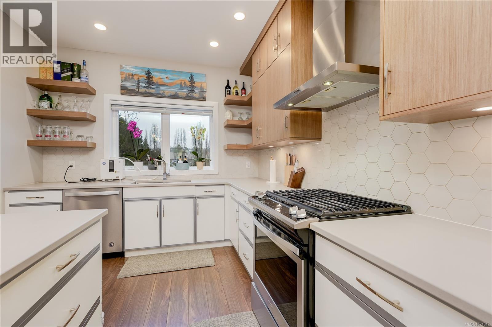 7 4355 Viewmont Ave, Saanich, British Columbia V8Z 5K8 - Photo 11 - 1021312