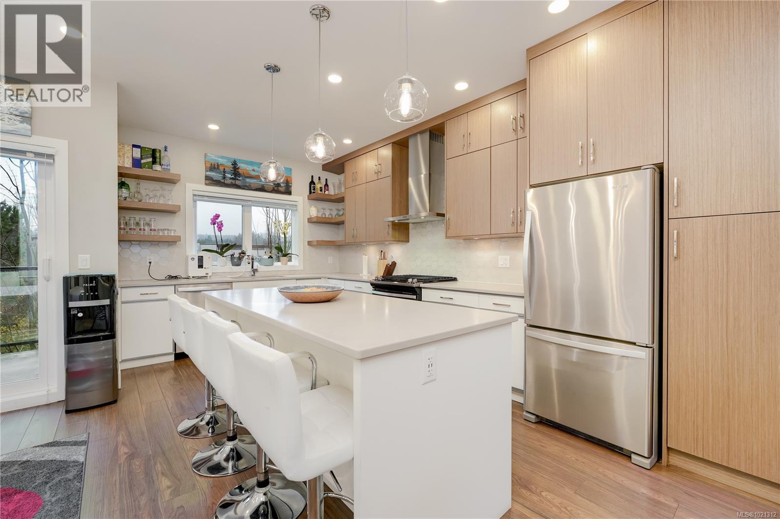 7 4355 Viewmont Ave, Saanich, British Columbia V8Z 5K8 - Photo 9 - 1021312