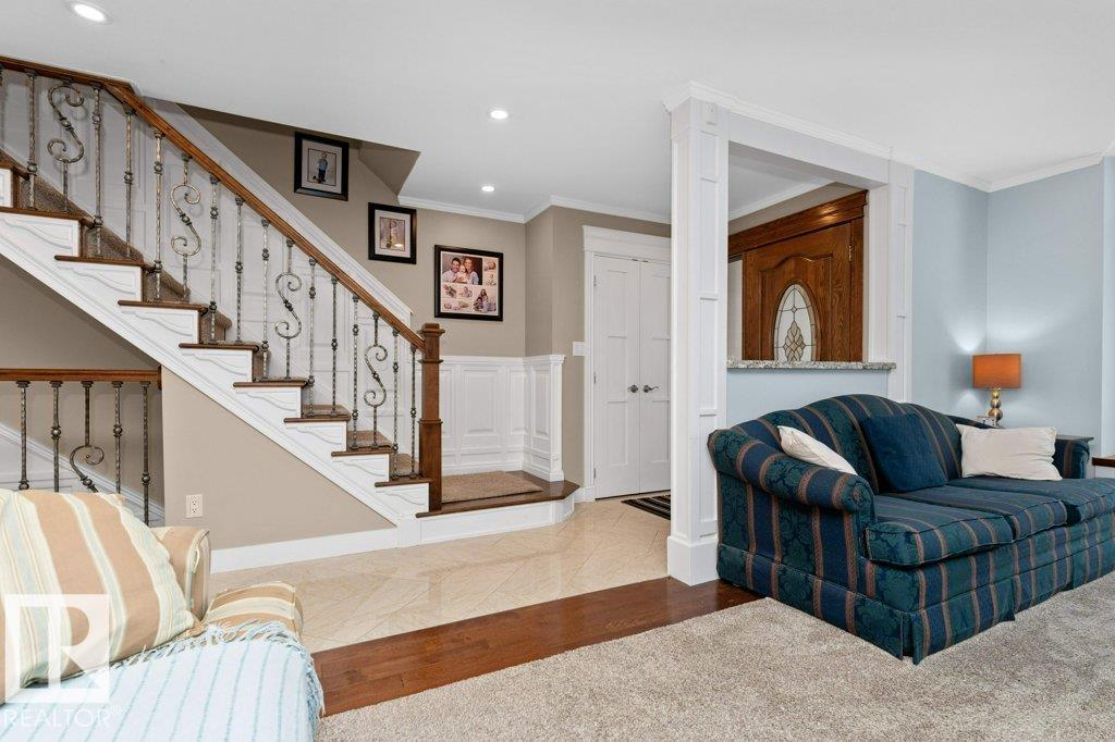 912 110a St Nw Nw, Edmonton, Alberta  T6J 6N2 - Photo 2 - E4467616