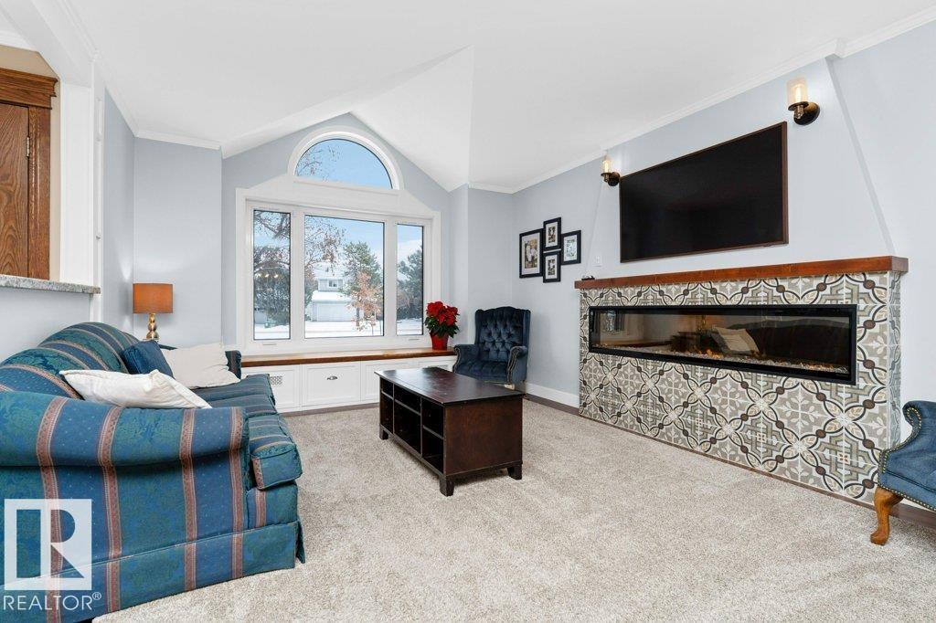 912 110a St Nw Nw, Edmonton, Alberta  T6J 6N2 - Photo 4 - E4467616