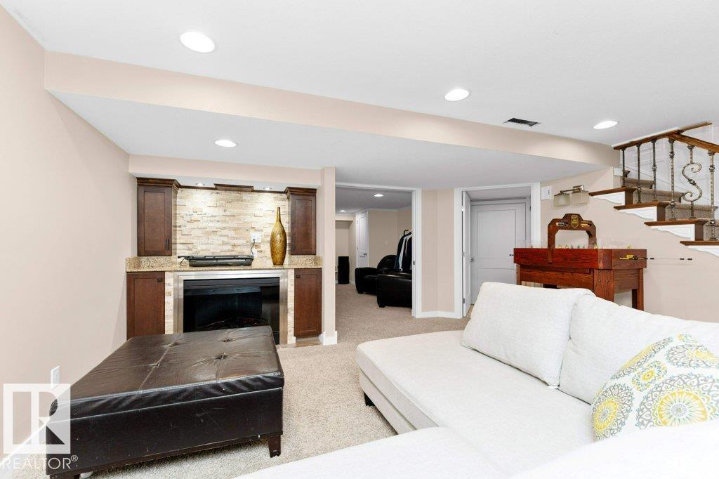 912 110a St Nw Nw, Edmonton, Alberta  T6J 6N2 - Photo 46 - E4467616