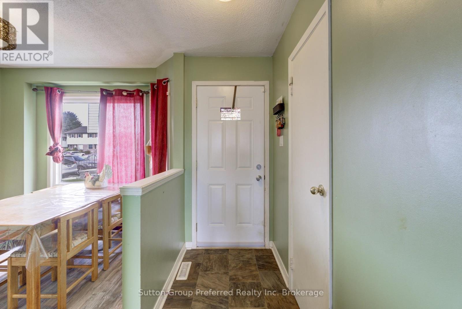 28 - 1093 Nellis Street, Woodstock, Ontario  N4T 1P5 - Photo 4 - X12422122