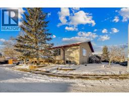 911 6 Street SE Emerson Lake Estates