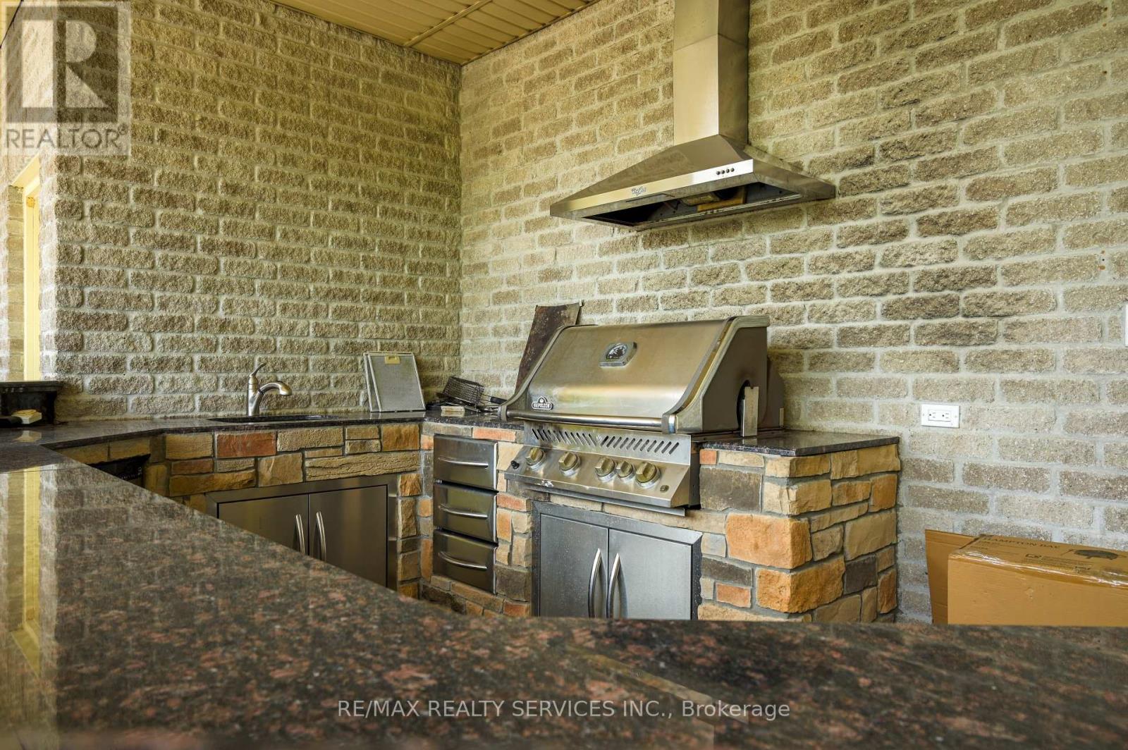 214 Maple Avenue S, Brant, Ontario  N0E 1A0 - Photo 1 - X12607460