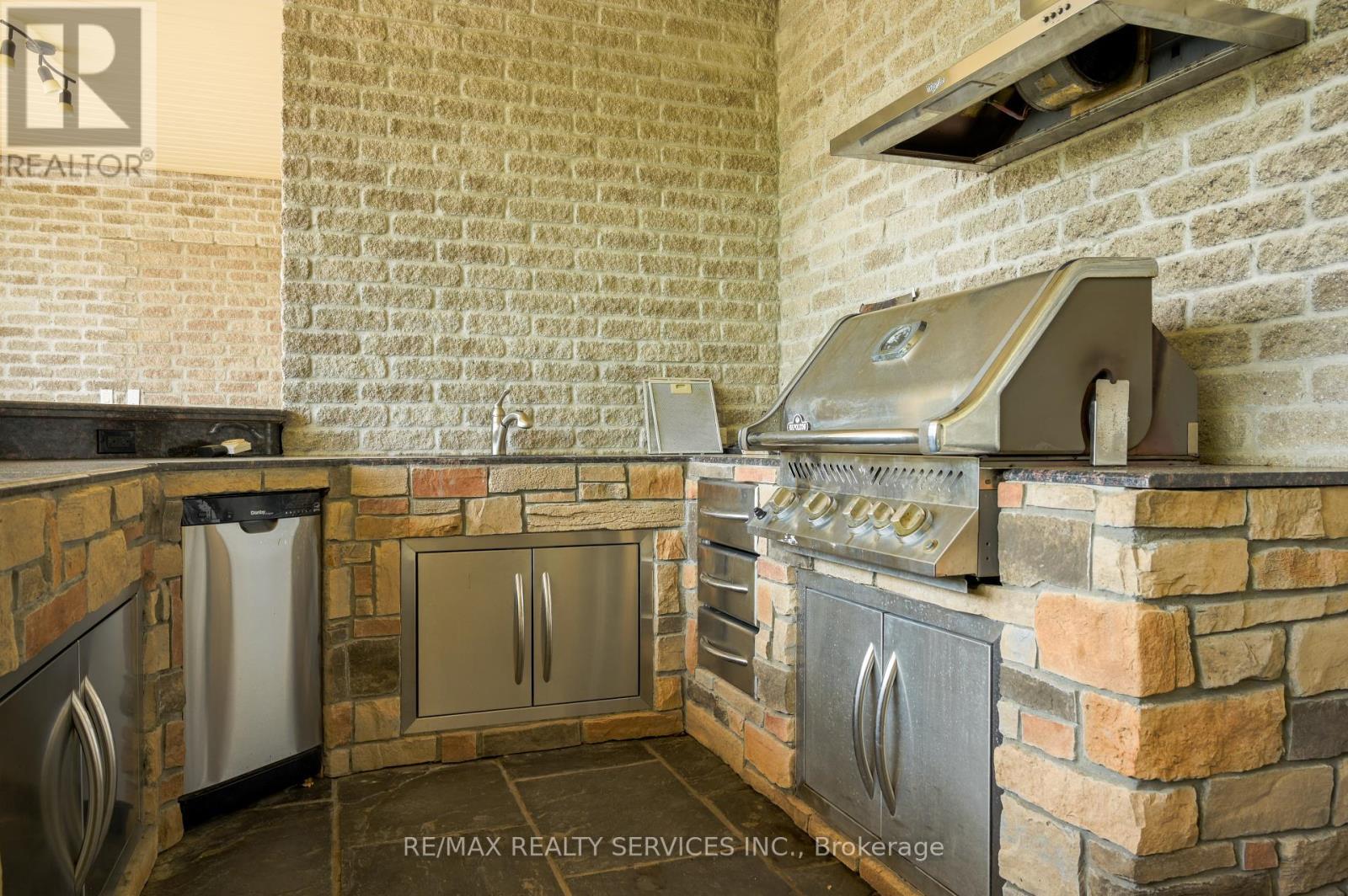 214 Maple Avenue S, Brant, Ontario  N0E 1A0 - Photo 22 - X12607460